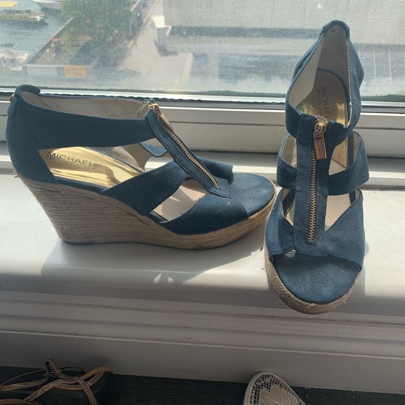 Michael Kors blue & gold wedge heel - Picture 2 of 4